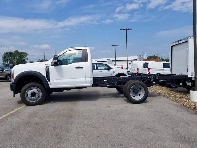 New 2026 Oxford White Ford F-550® XL image 37