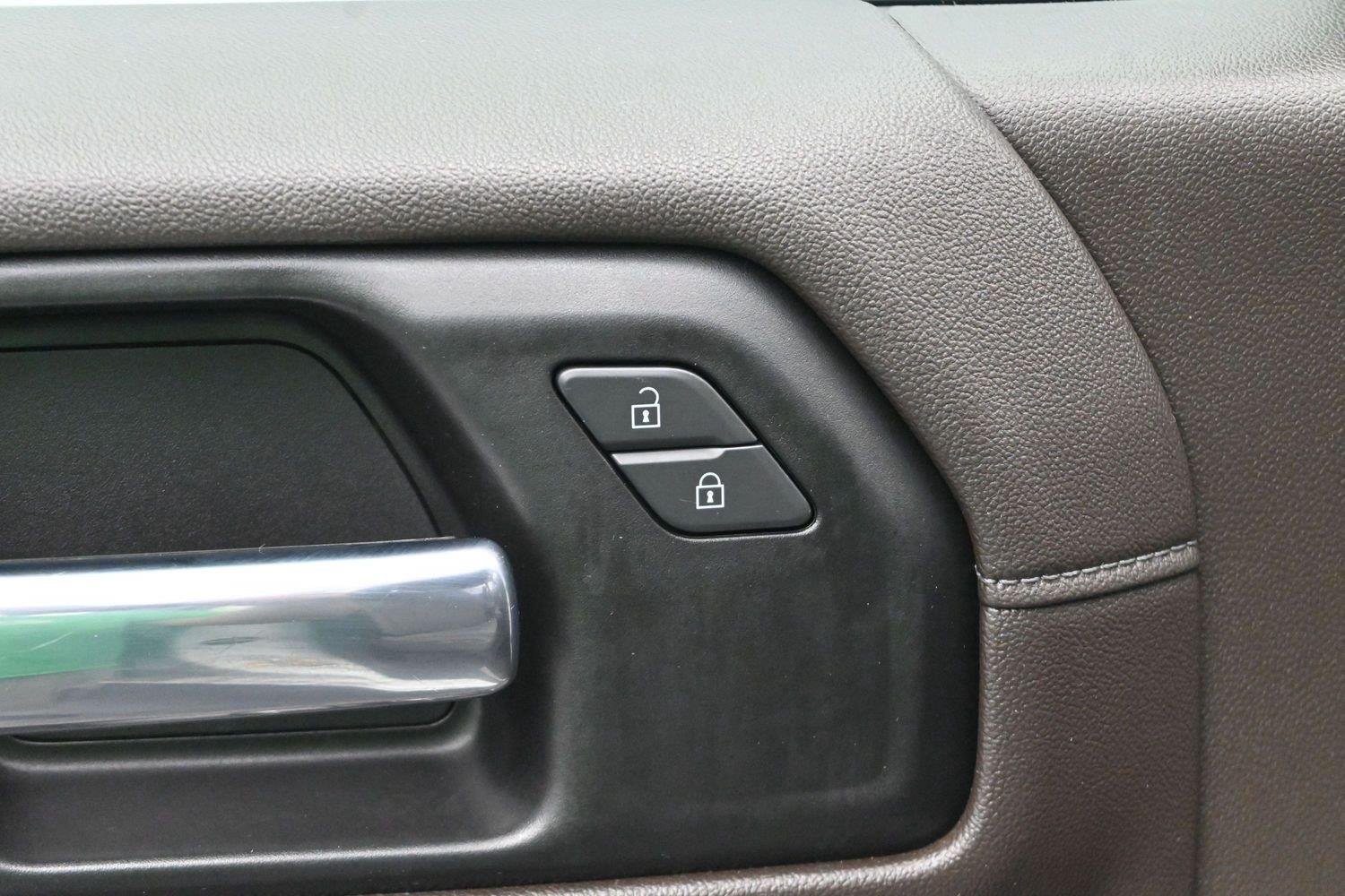 Used 2020 Summit White GMC Elevation image 10
