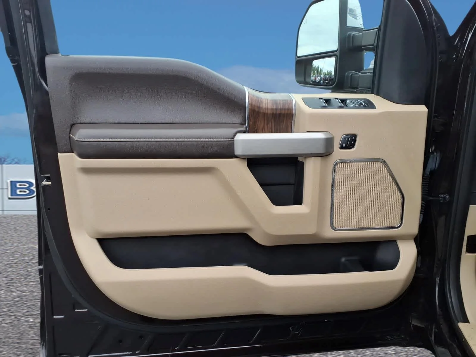 Used 2018 Magma Red/Stone Gray Ford LARIAT image 11