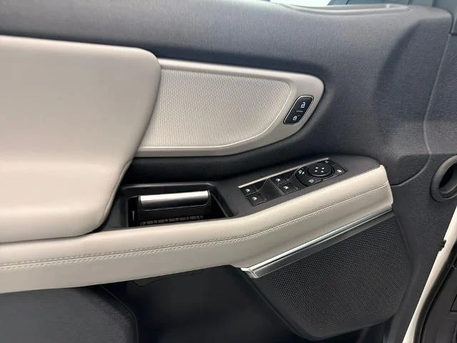 New 2027 Star White Metallic Tri-Coat Ford MAX Active image 29