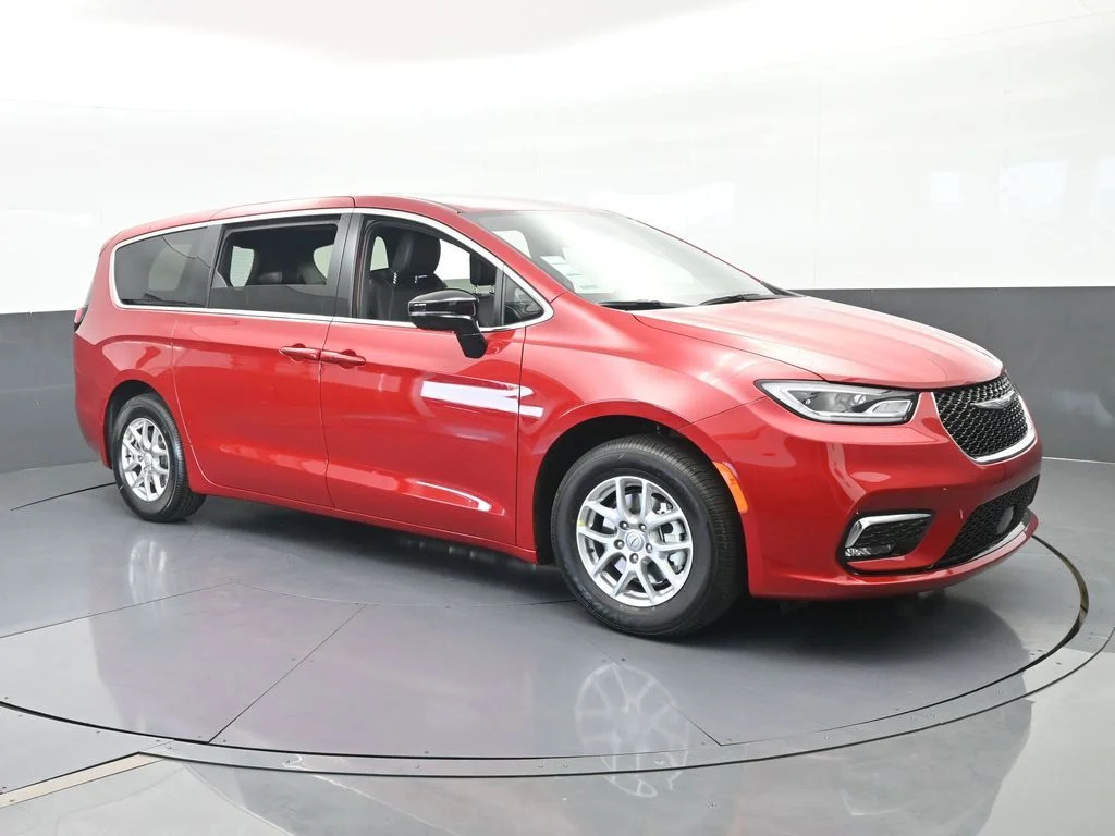 New 2026 Red Hot Pearl-Coat Exterior Paint Chrysler Select image 8