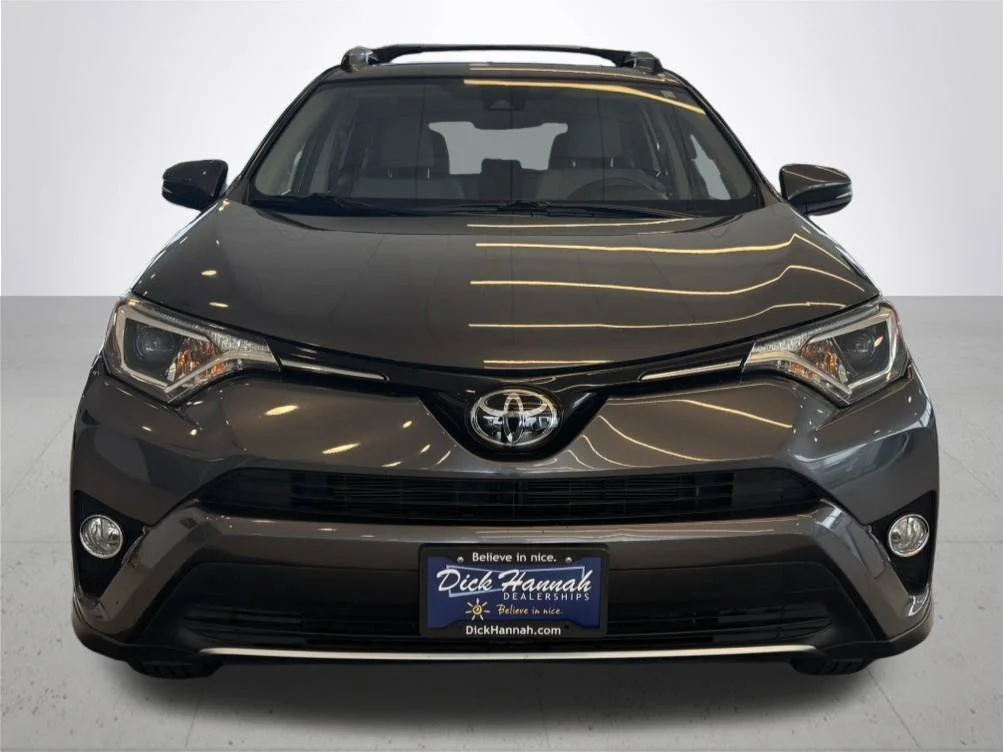 Used 2017 Gray Toyota XLE image 3