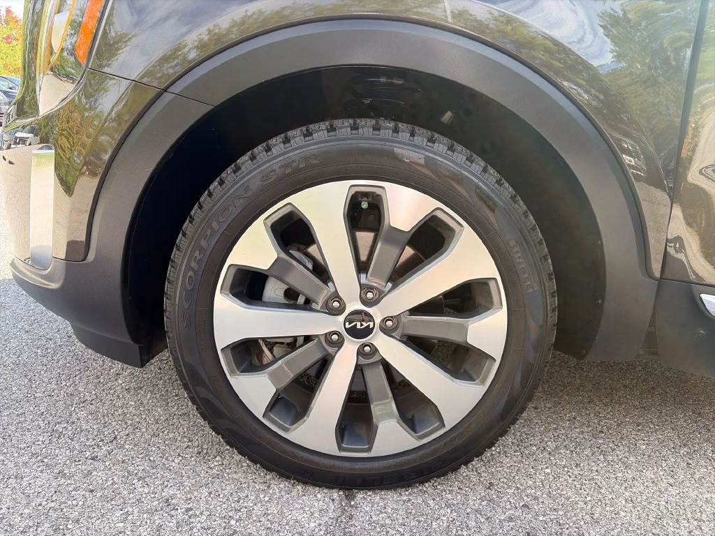 Used 2022 Moss Kia EX image 28