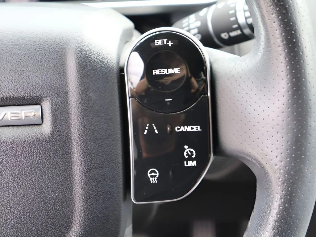 Used 2018 Narvik Black Land Rover HSE image 32