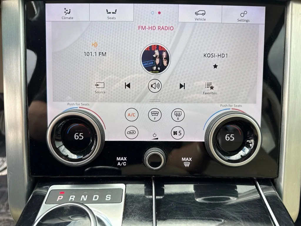Used 2020 White Land Rover HSE image 18