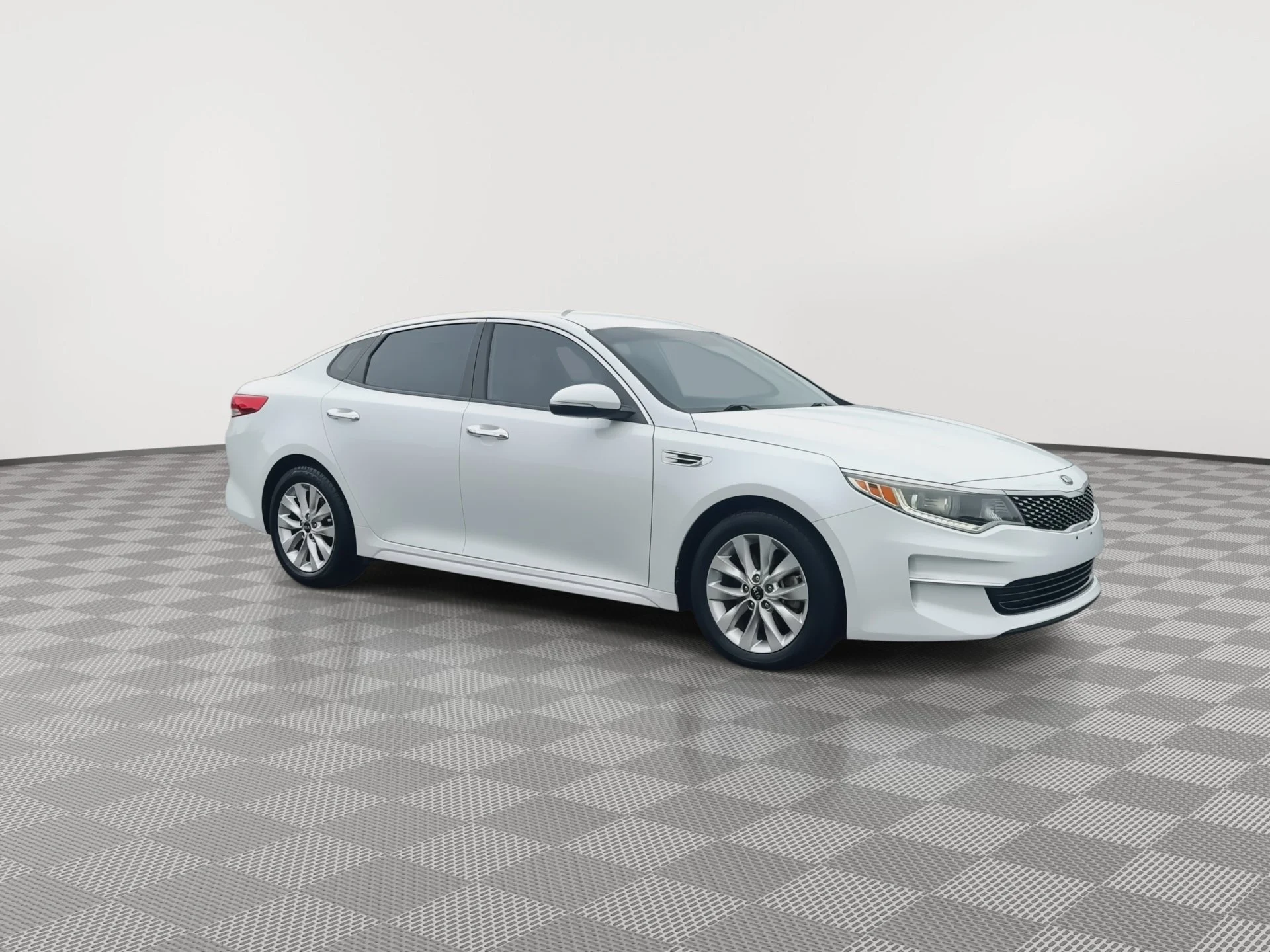 Used 2018 Kia Optima EX with VIN 5XXGU4L32JG205139 for sale in Joplin, MO
