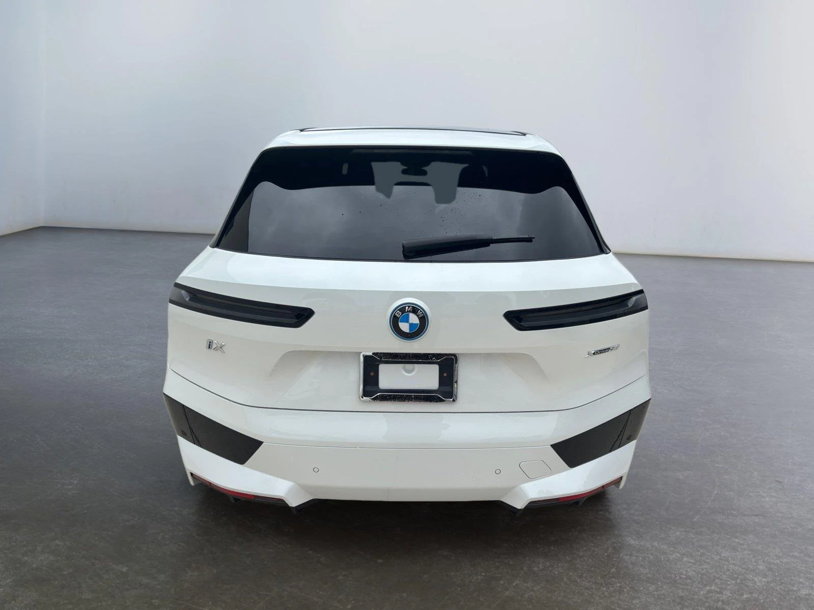 Certified Used 2025 Mineral White Metallic BMW xDrive50 image 14