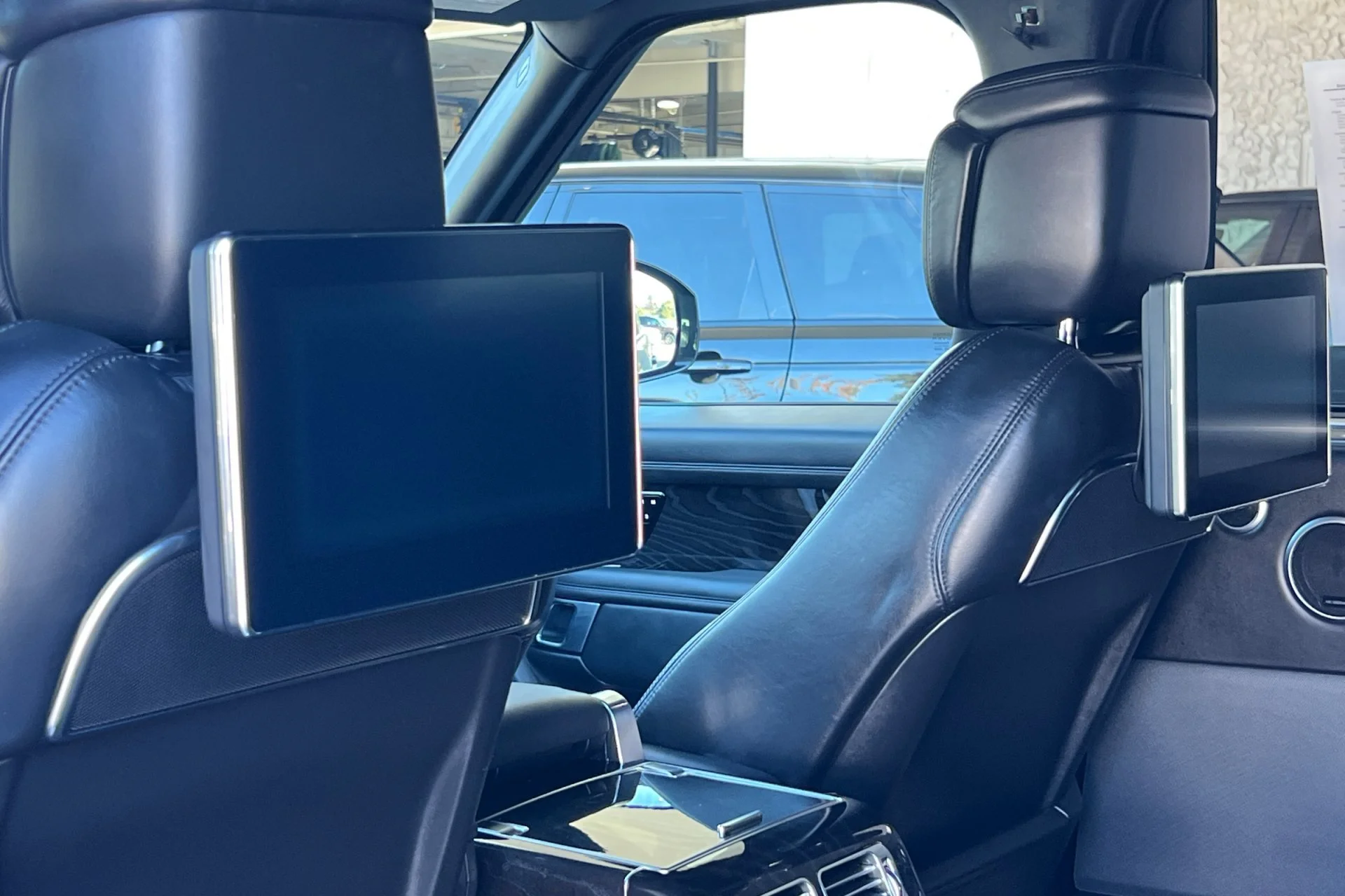 Used 2022 Black Land Rover Autobiography image 17