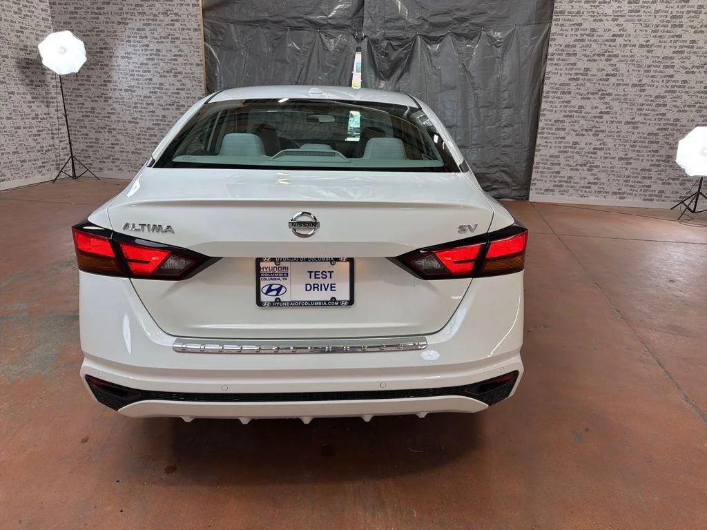 Used 2021 White Nissan 2.5 SV image 6