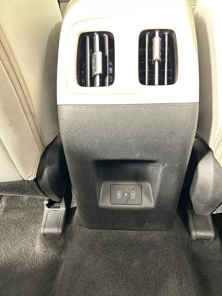 Used 2025 White Hyundai SEL image 18