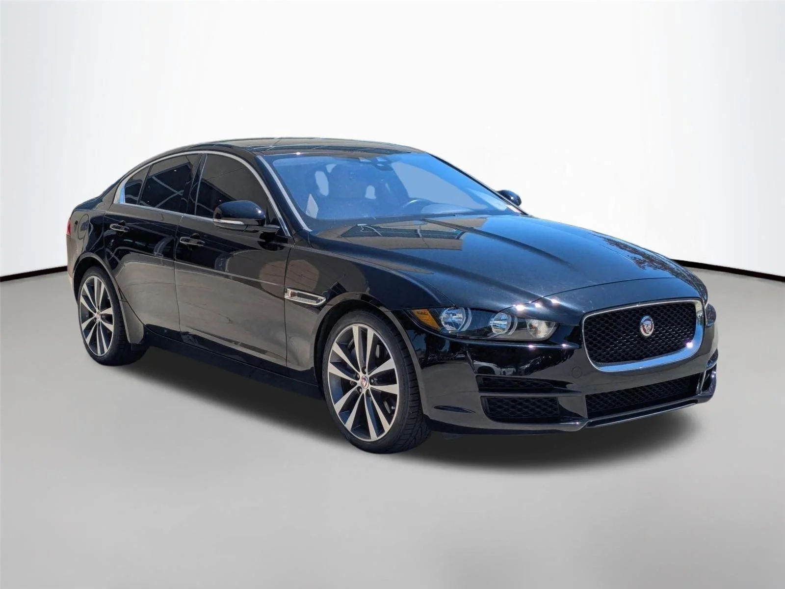 Used 2019 Narvik Black Jaguar 25t Prestige image 9