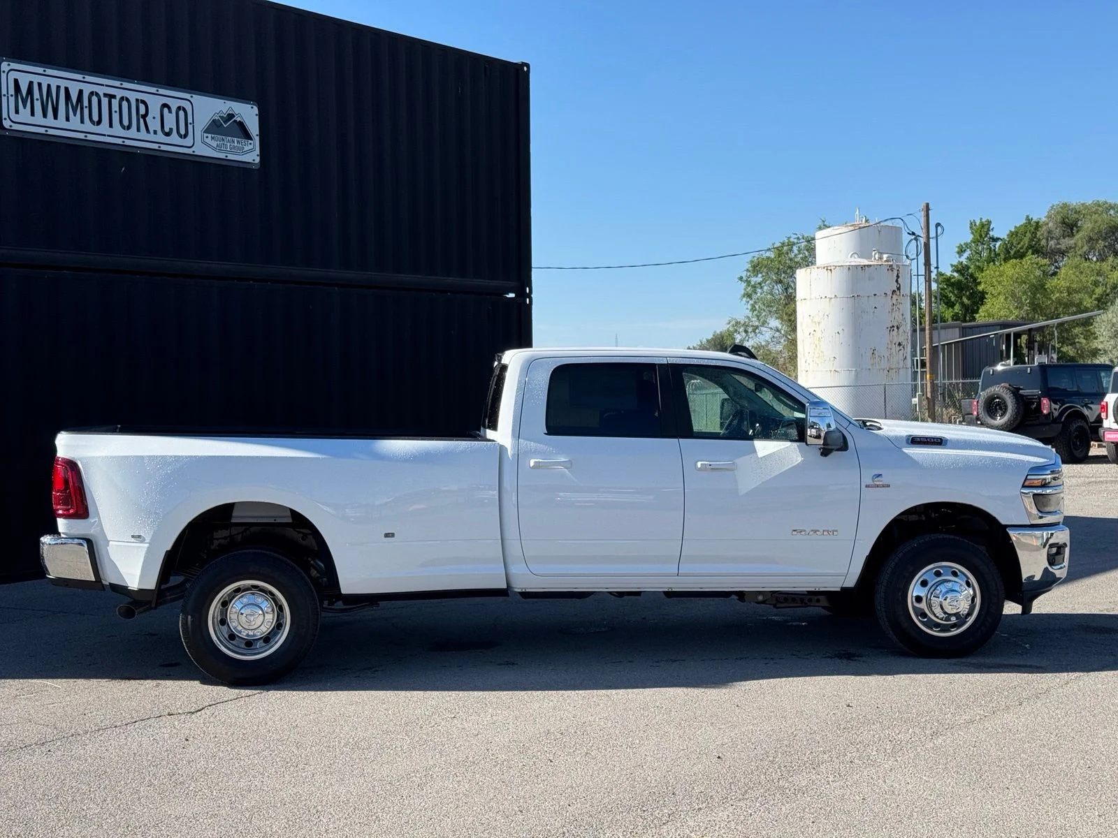New 2026 Bright White Clear-Coat Exterior Paint RAM Laramie image 5