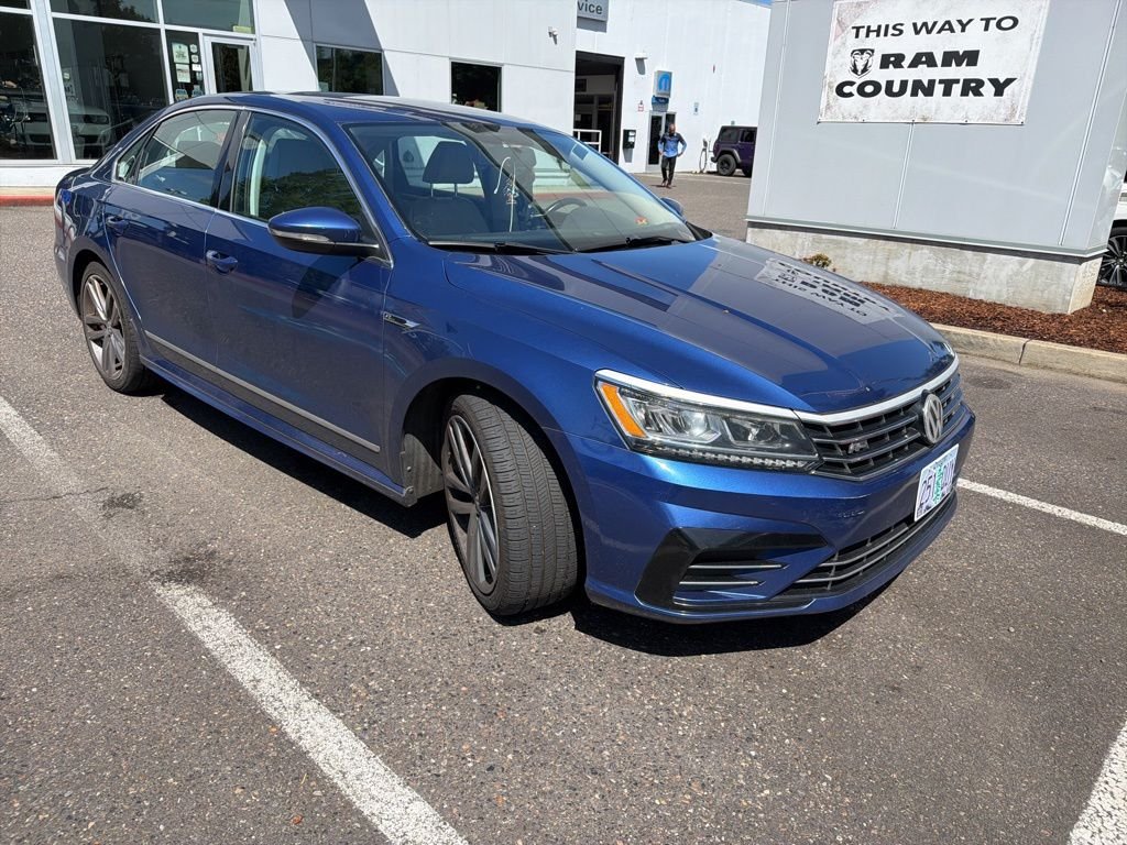 2017 Volkswagen Passat 1.8T R-Line w/ Comfort Pkg. Auto's photo