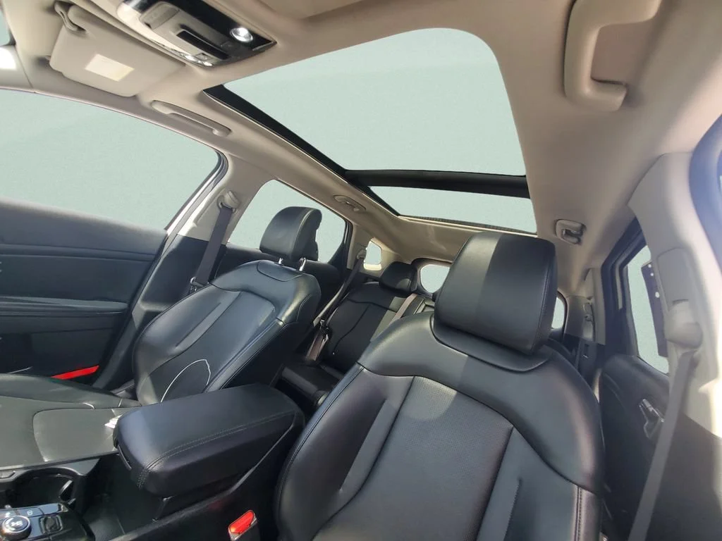 Used 2023 White Kia EX image 17