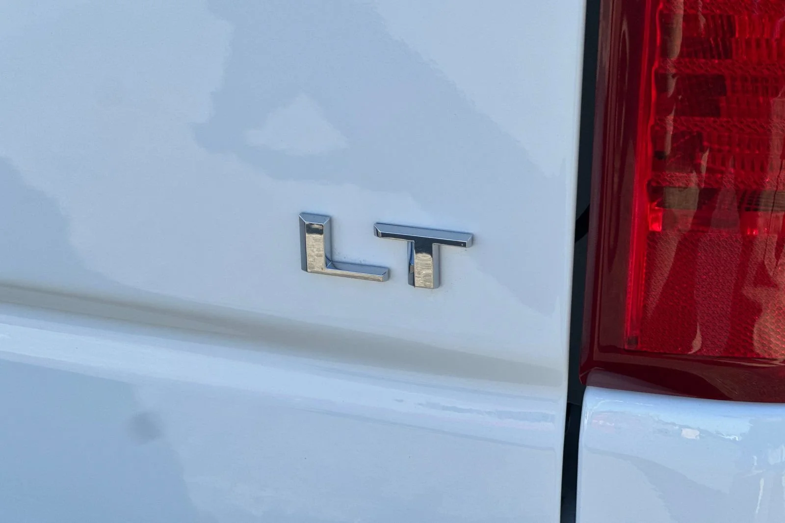 New 2026 Summit White Chevrolet LT (2FL) image 27