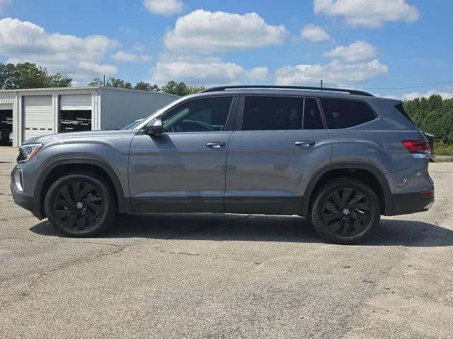 Used 2024  Volkswagen 2.0T SE w/Technology image 3