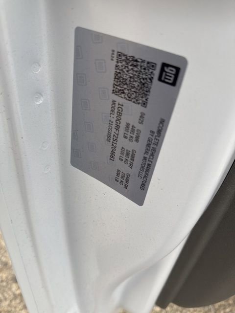 New 2025 Summit White Chevrolet 1WT image 14