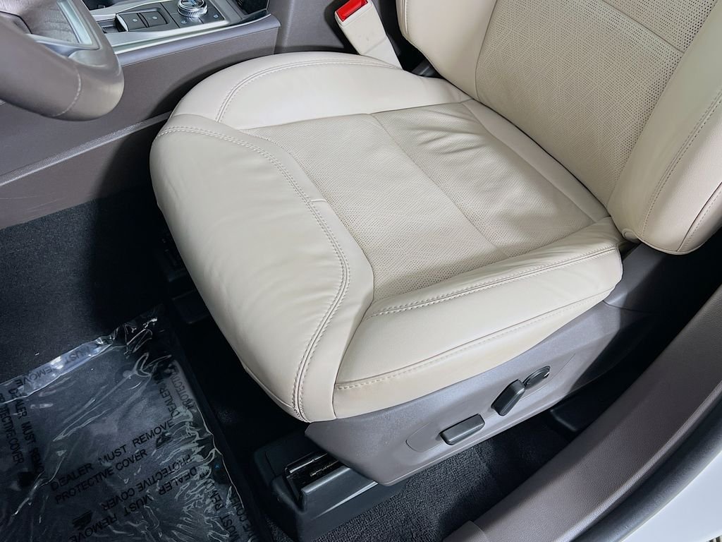 Used 2023 Star White Metallic Tri-Coat Ford Platinum image 20