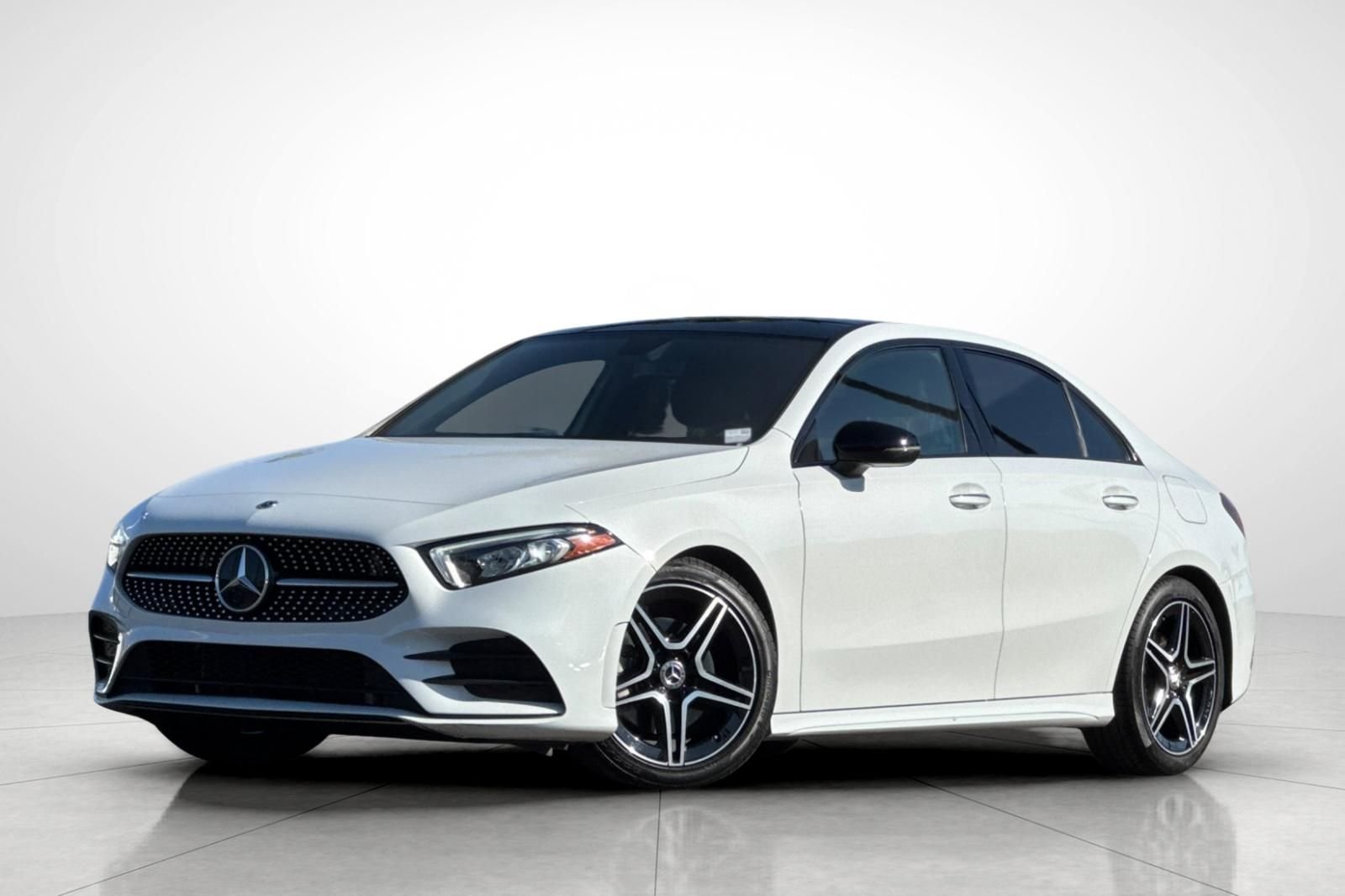 Used 2022 White Mercedes-Benz A 220 image 1