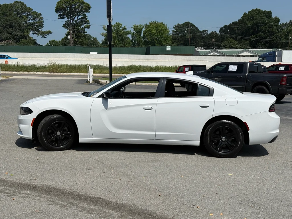 Used 2023 White Knuckle Clearcoat Dodge SXT image 4