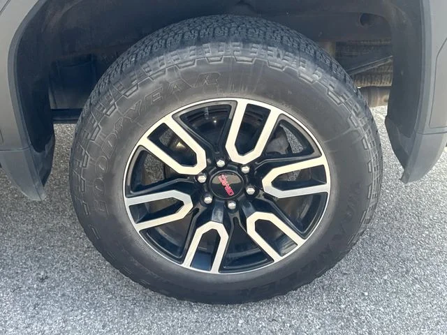Used 2023  GMC AT4 image 45