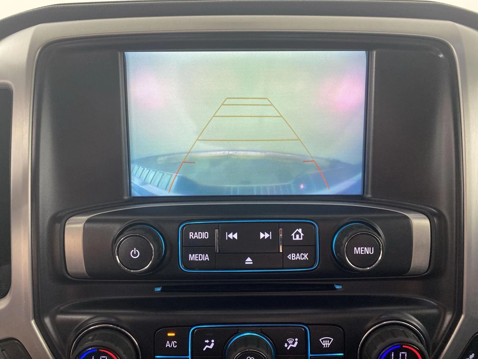 Used 2019 Onyx Black GMC SLE image 17