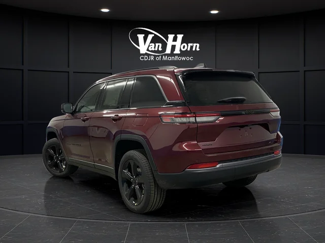 New 2026 Velvet Red Pearl-Coat Exterior Paint Jeep Limited image 4