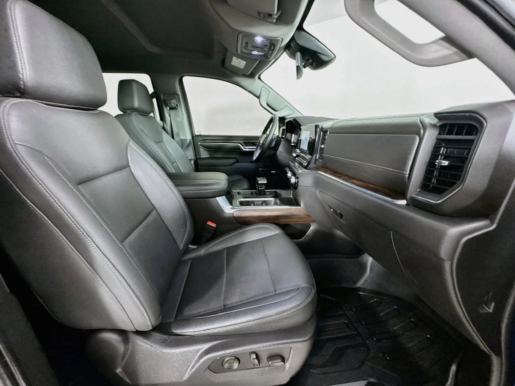 Used 2024 Downpour Metallic GMC SLT image 35