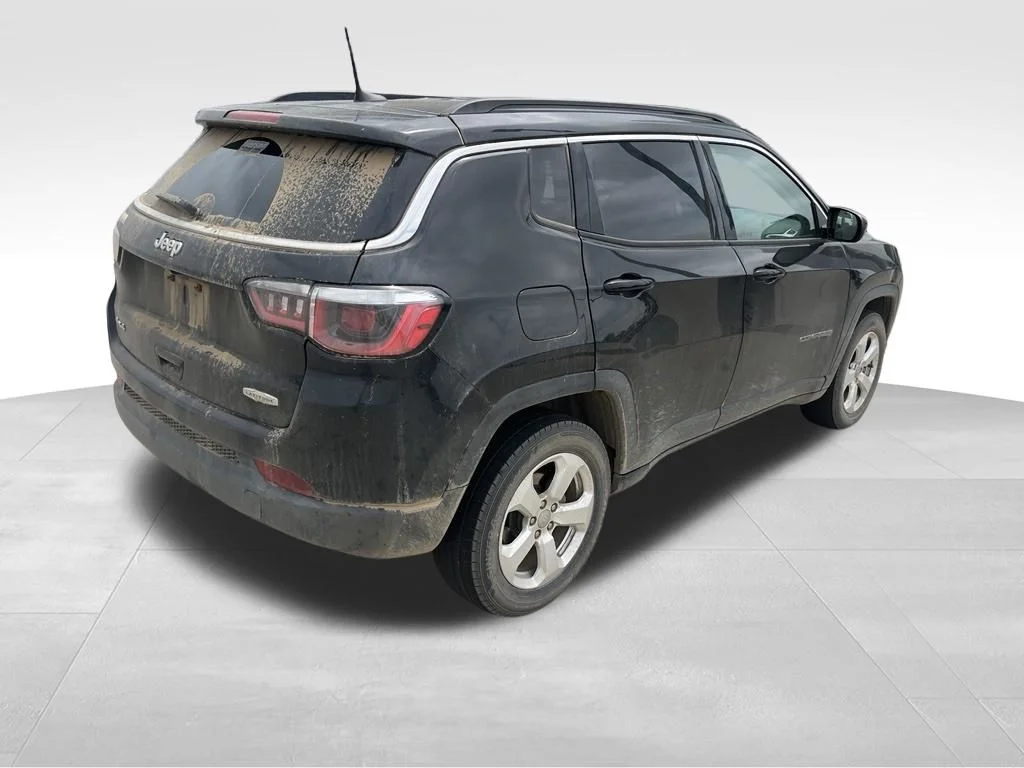 Used 2019 Black Jeep Latitude image 3