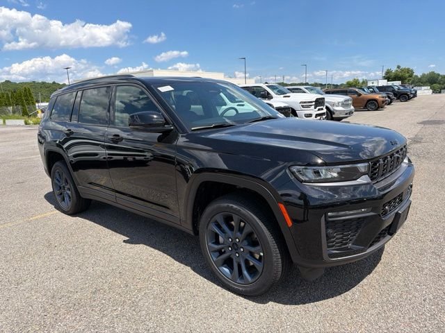 New 2026 Diamond Black Crystal Pearl-Coat Exterior Paint Jeep  image 1