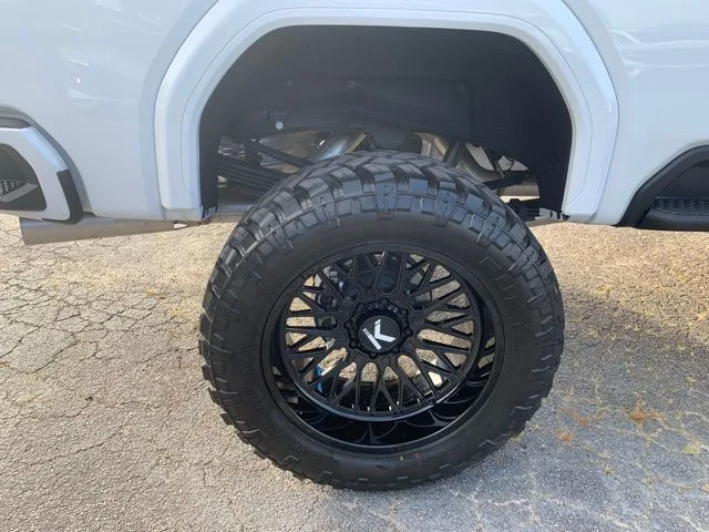 Used 2026 White GMC AT4 image 40