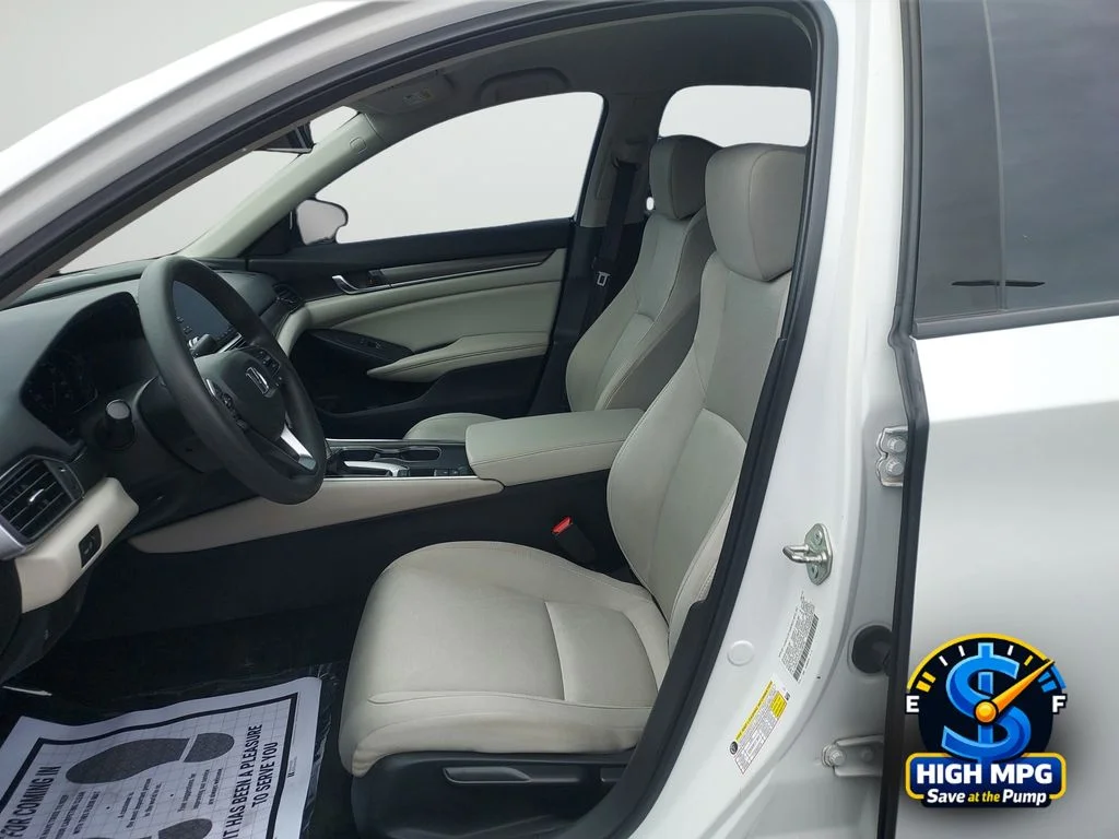 Used 2018 White Honda LX image 31