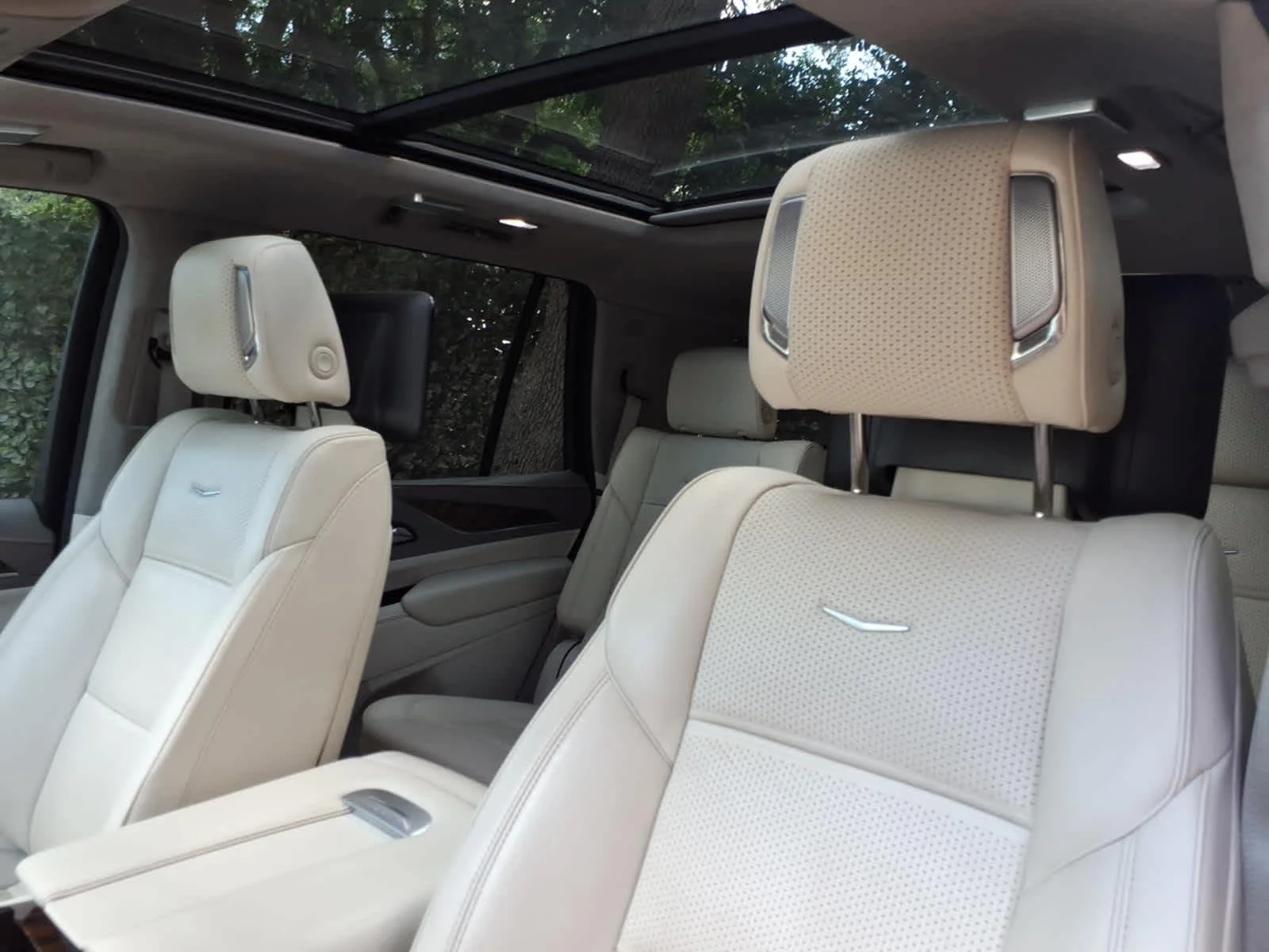Certified Used 2024 Crystal White Tricoat Cadillac Sport Platinum image 15