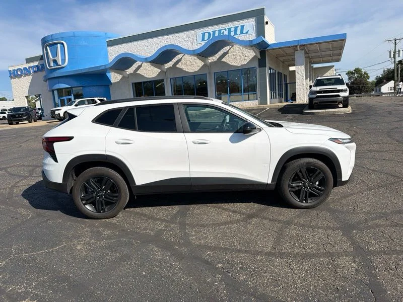 Used 2025 White Chevrolet ACTIV image 8