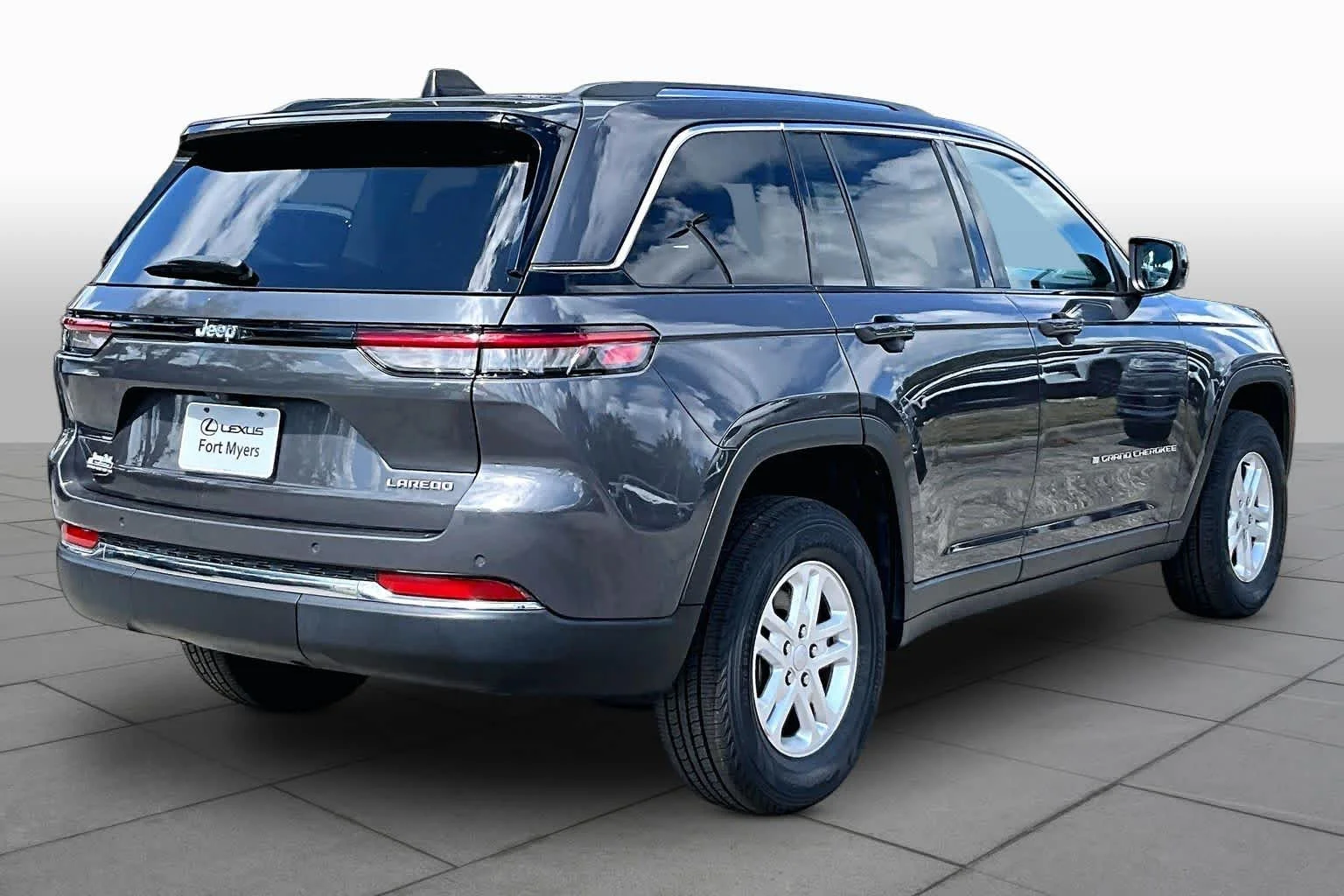 Used 2023 Baltic Gray Metallic Clearcoat Jeep Laredo image 24