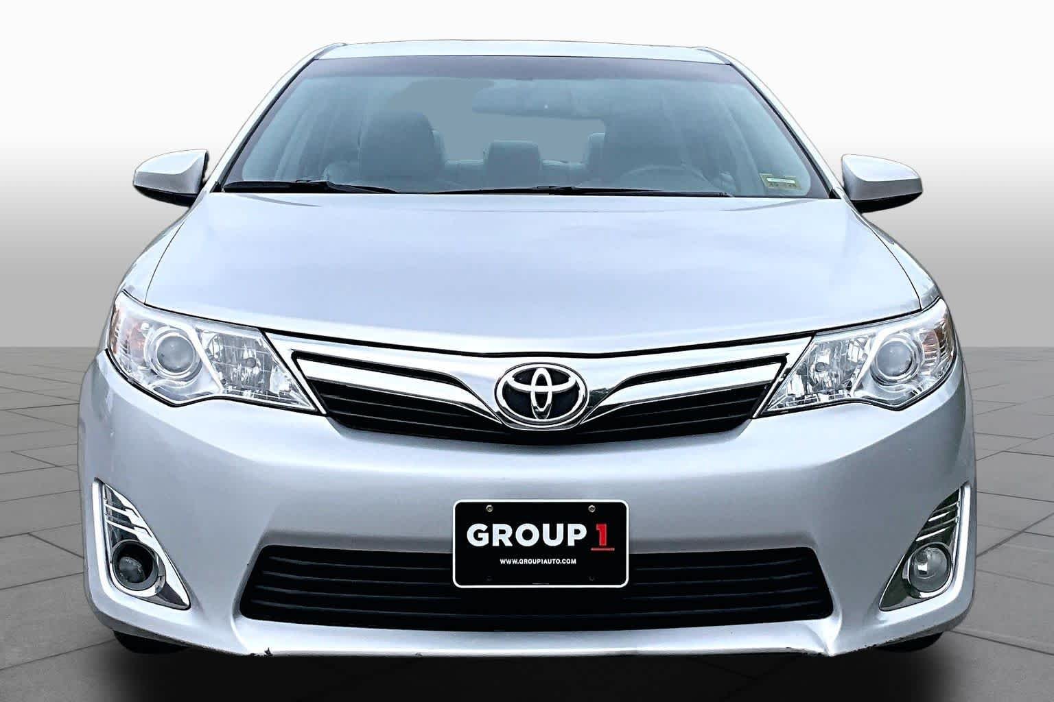 Used 2013 Classic Silver Metallic Toyota XLE image 4