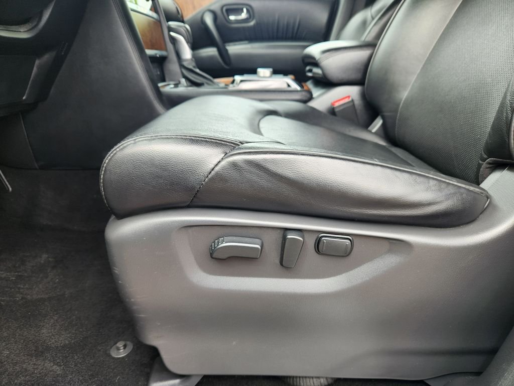Used 2024 Silver Nissan SL image 11