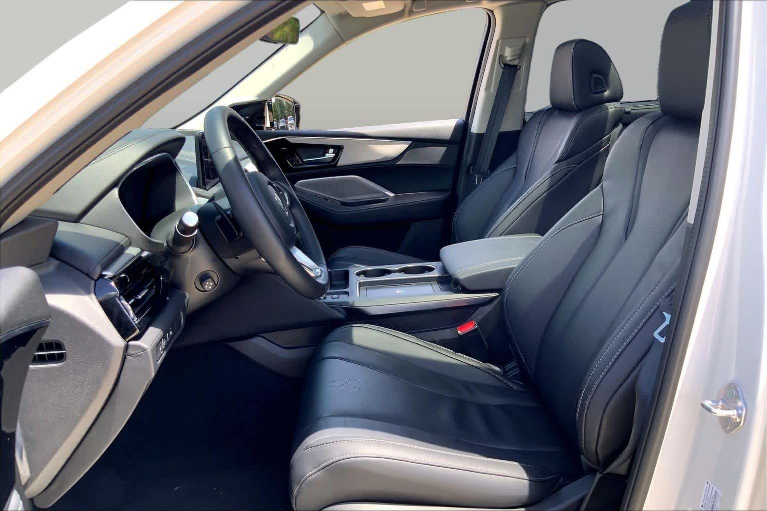 Used 2026 Platinum White Pearl Acura w/Technology Package image 8
