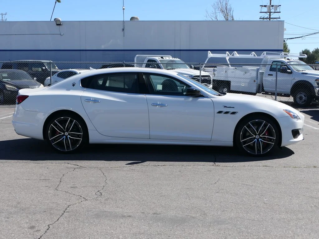 Used 2024  Maserati Modena image 2