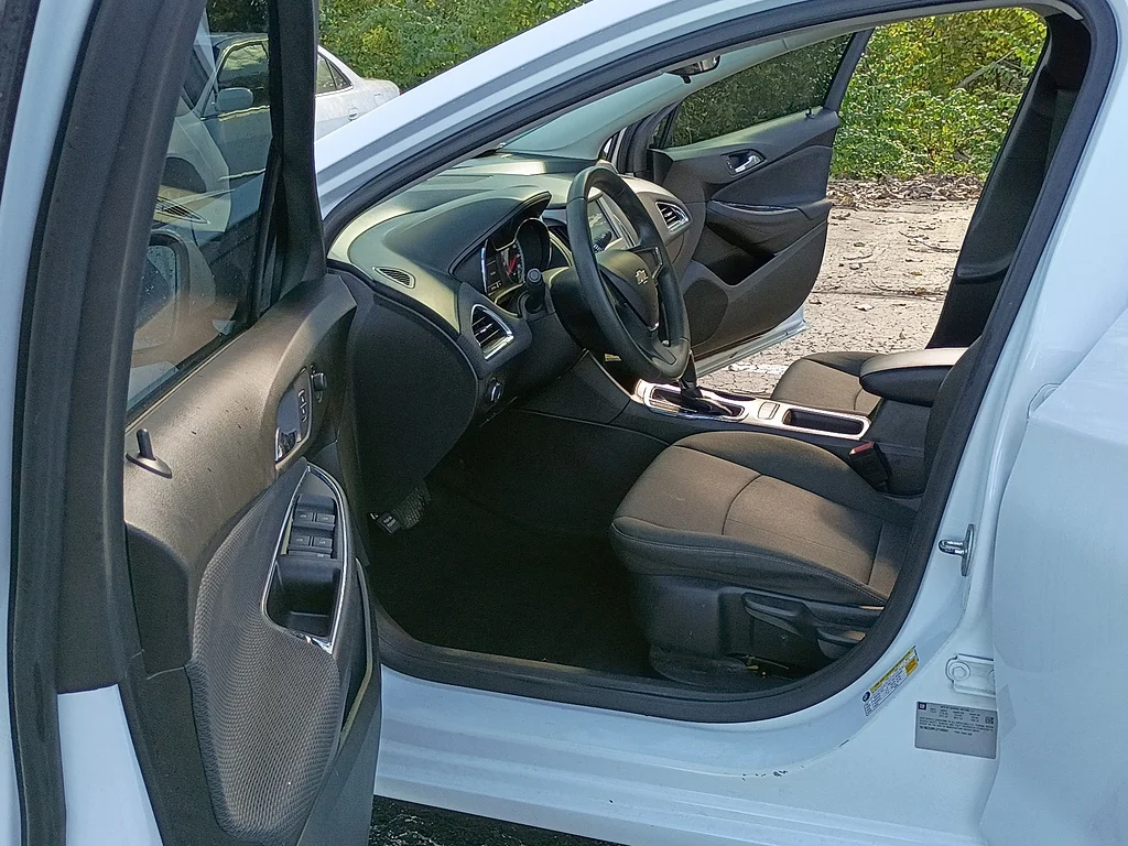 2018 Chevrolet Cruze LS Auto, photo 11 of 12