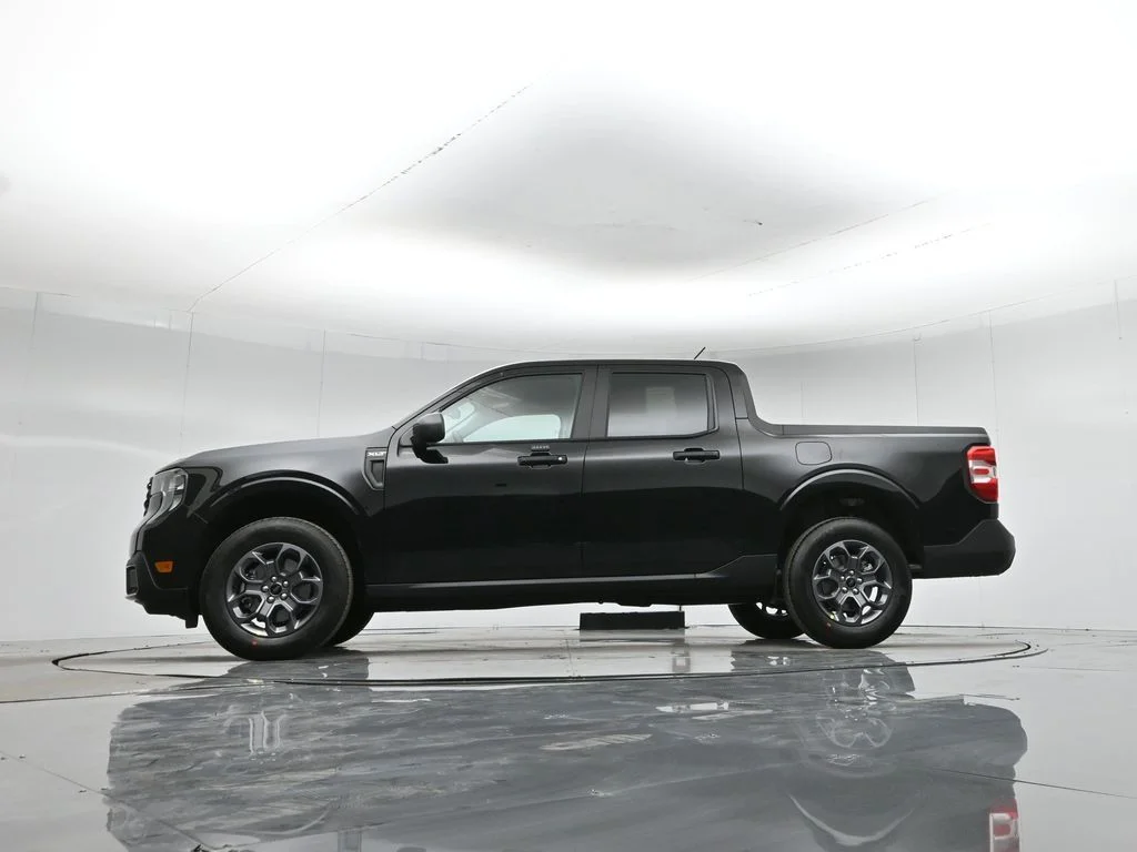 New 2026 Shadow Black Ford XLT image 7
