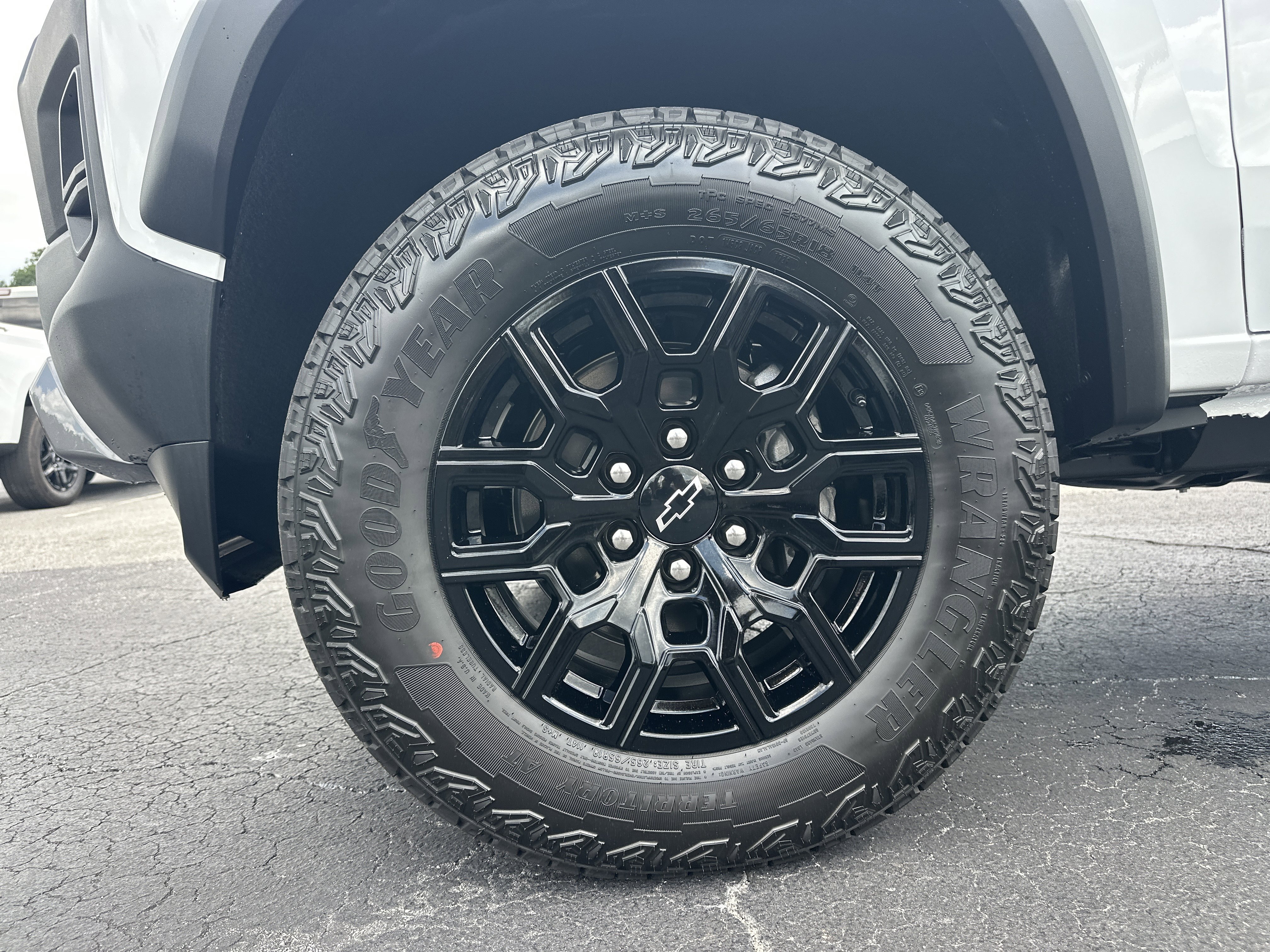 New 2026 Summit White Chevrolet Trail Boss image 12