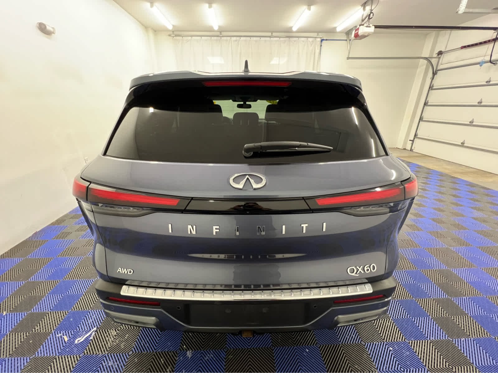 Used 2022 Graphite Shadow INFINITI LUXE image 5