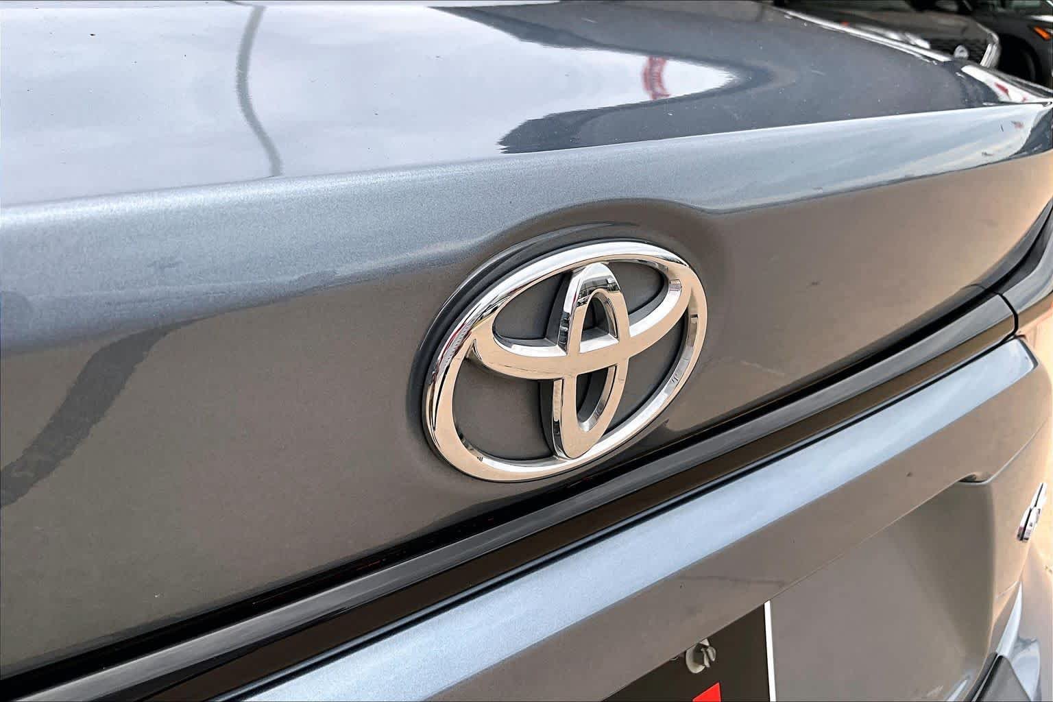 Used 2023 Celestite Toyota LE image 27