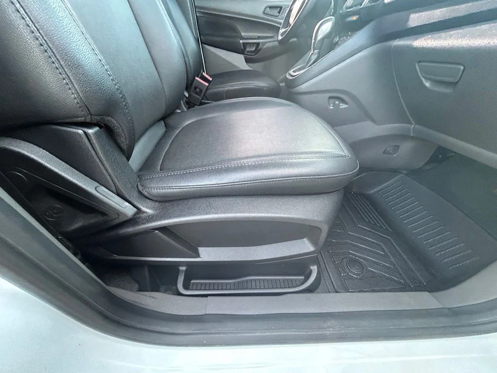Used 2022 Frozen White Ford XL image 22