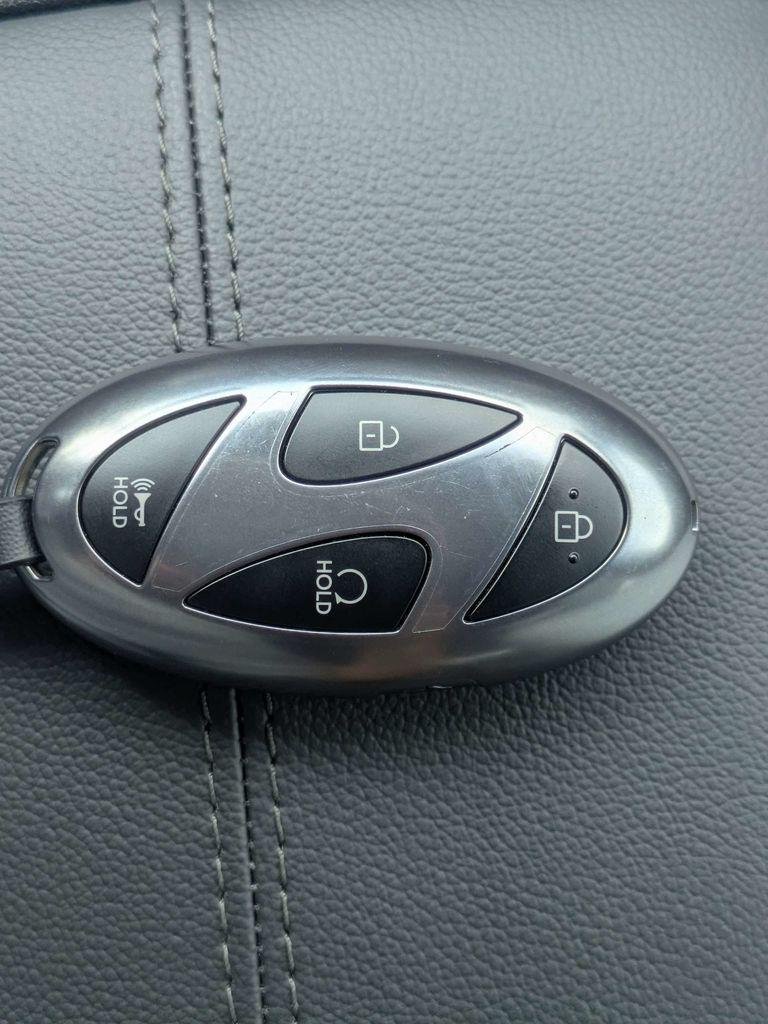 New 2026 Gray Hyundai SEL Activity FWD image 33
