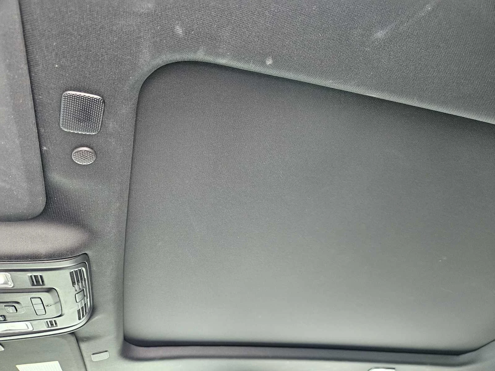 Used 2023 White Frost Tricoat GMC Denali image 24