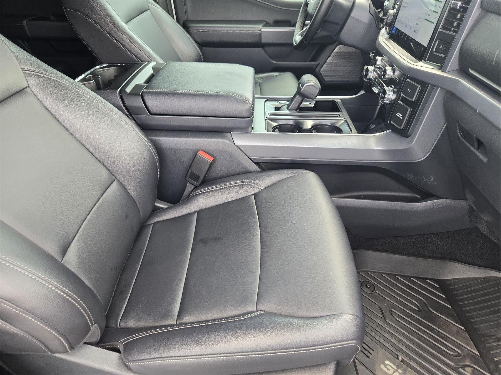 Used 2025 Oxford White Ford XLT image 14