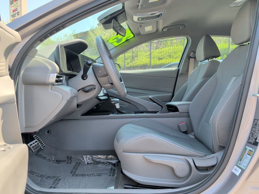 2025 Hyundai Elantra SEL - Photo 9
