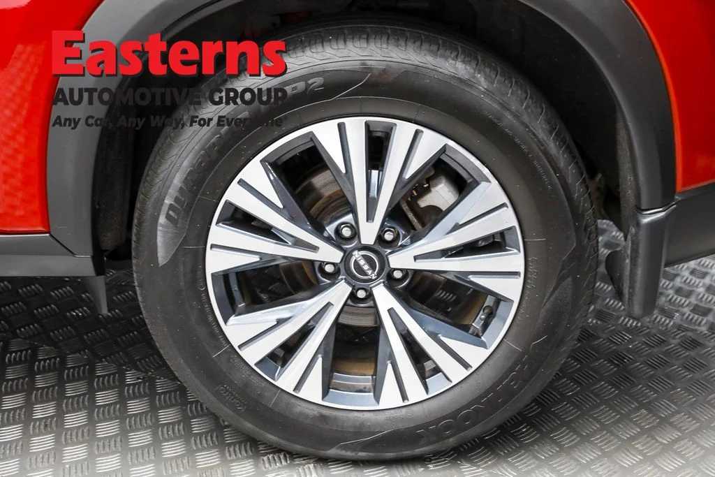 Used 2022 Red Nissan SV image 8